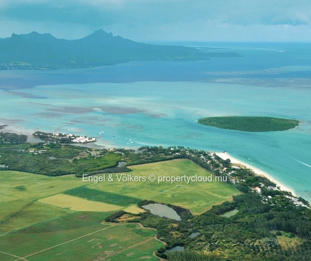 High-End Duplexes in a Secure Coastal Village with Beach Access