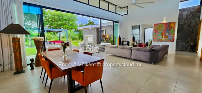 Secluded Island Lifestyle: Spacious Villa with Scenic Mountain Views