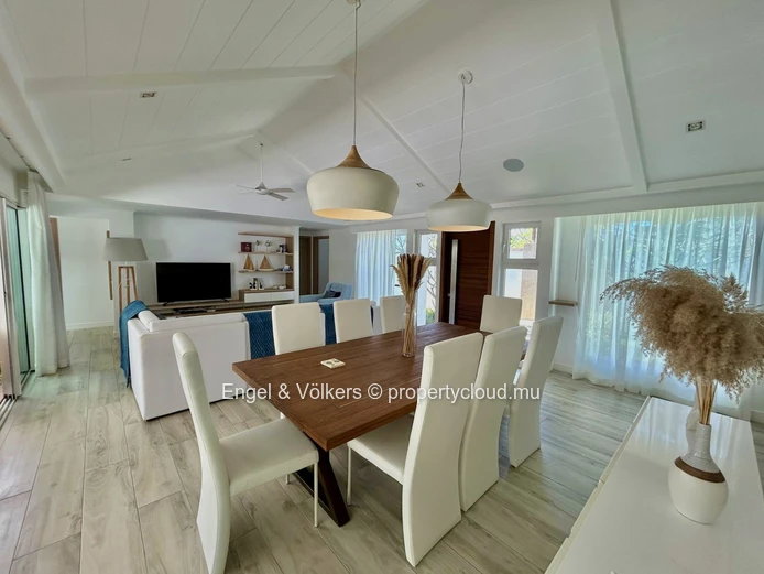 Exceptional Luxury Home for Sale – Secure Residence Near Amenities