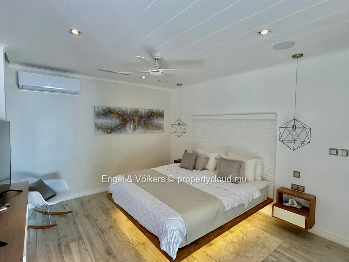 Exceptional Luxury Home for Sale – Secure Residence Near Amenities