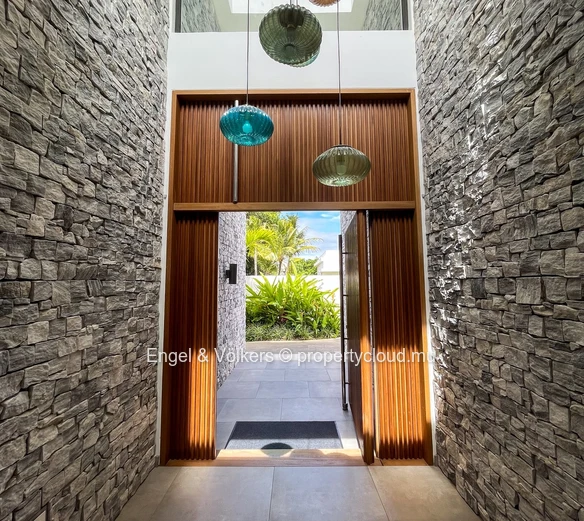 A Rare Masterpiece of Luxury Living in Pereybere