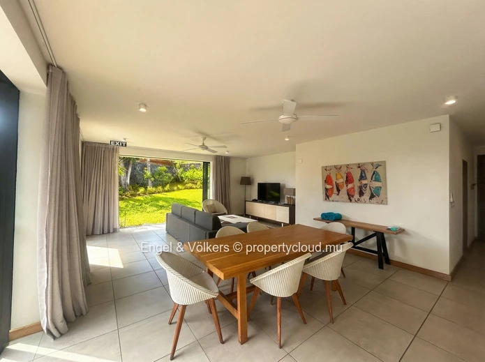 Contemporary 3-Bedroom Villa with Pool & Mountain View