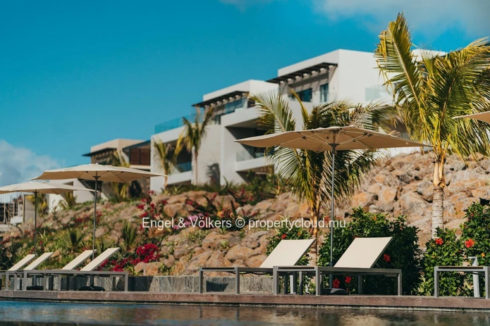 Seafront Penthouse Living