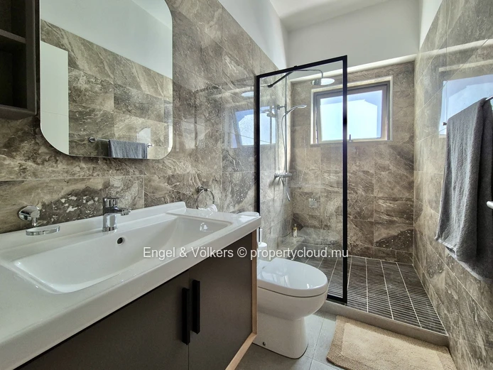 Modern Ground-Floor Apartment in the Heart of Tamarin