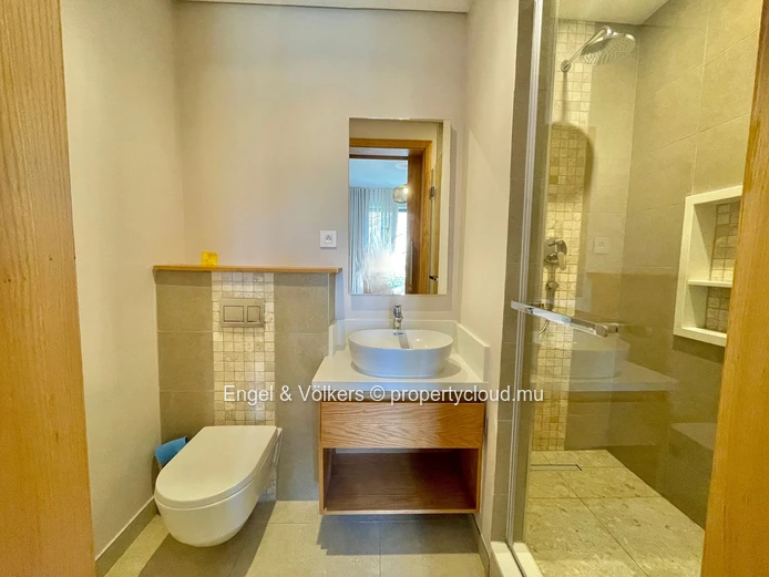 Contemporary Penthouse with Exclusive Lift Access & Mountain Views
