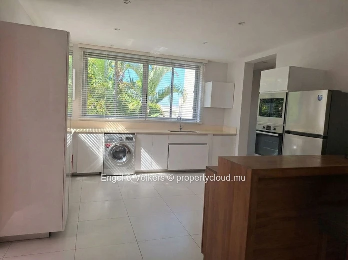 Elegant 3-Bedroom Waterfront Apartment with Scenic views