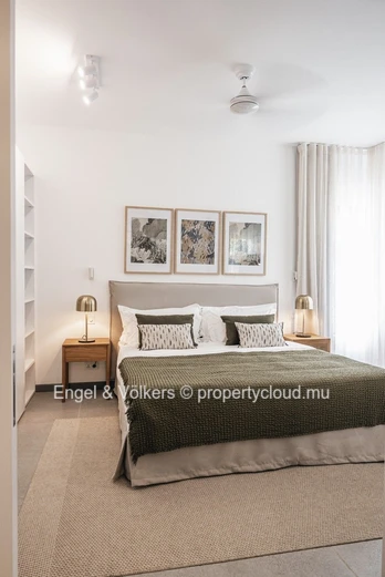 Ground-floor apartment with a superb sea view.