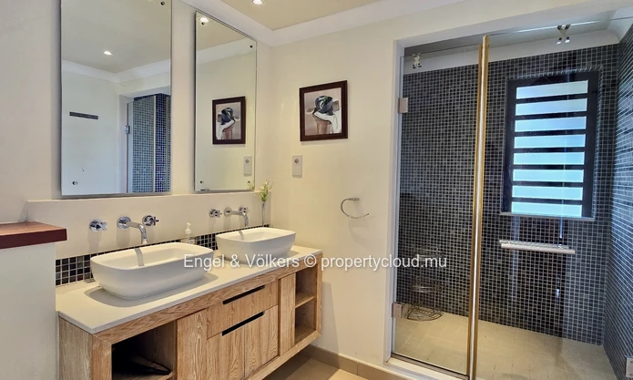Exceptional 4-Bedroom Villa on a large Landscaped Garden
