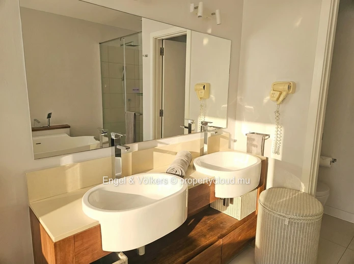 Elegant 3-Bedroom Waterfront Apartment with Scenic views
