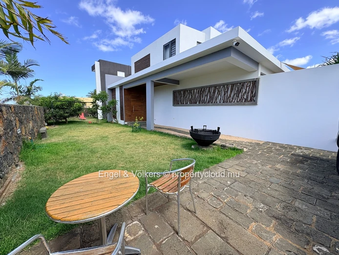 FOR RENT - Architect-designed house in Flic en Flac
