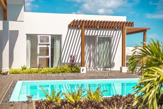 Marvellous 4-Bedroom Villa Near the Sea