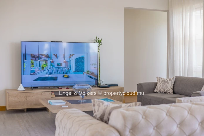 Marvellous 4-Bedroom Villa Near the Sea