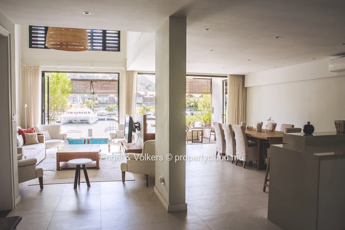 3-Bedroom Marina-Front Duplex with Splash Pool & Mountain views