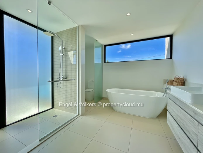 Luxurious Four Bedroom Villa