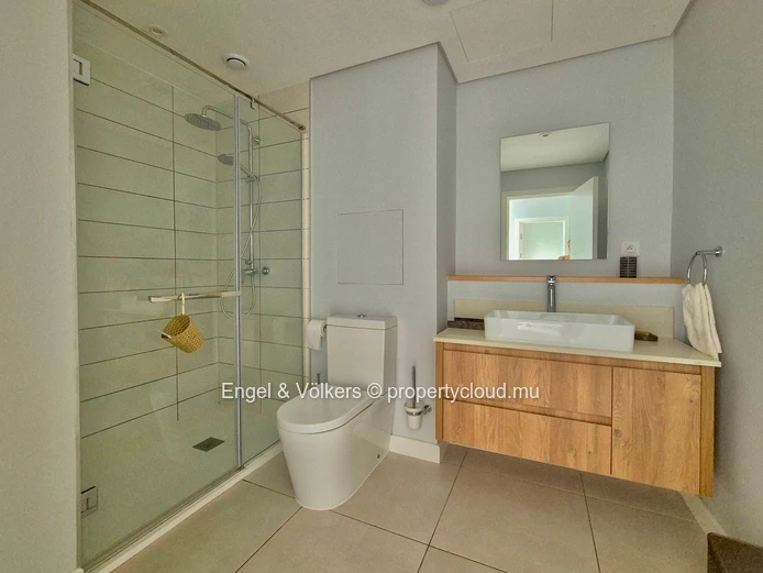 Modern 4-Bedroom Duplex with Private Pool & Gold Membership Benefits
