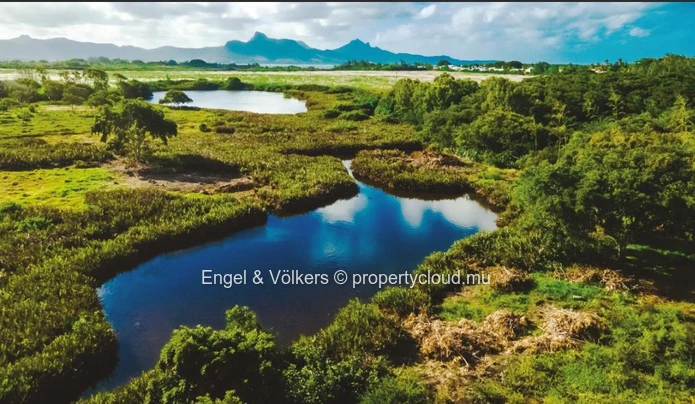 High-End Duplexes in a Secure Coastal Village with Beach Access