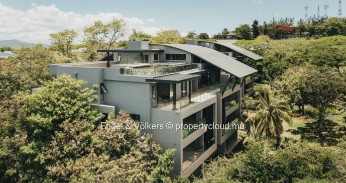 Contemporary Penthouse with Exclusive Lift Access & Mountain Views