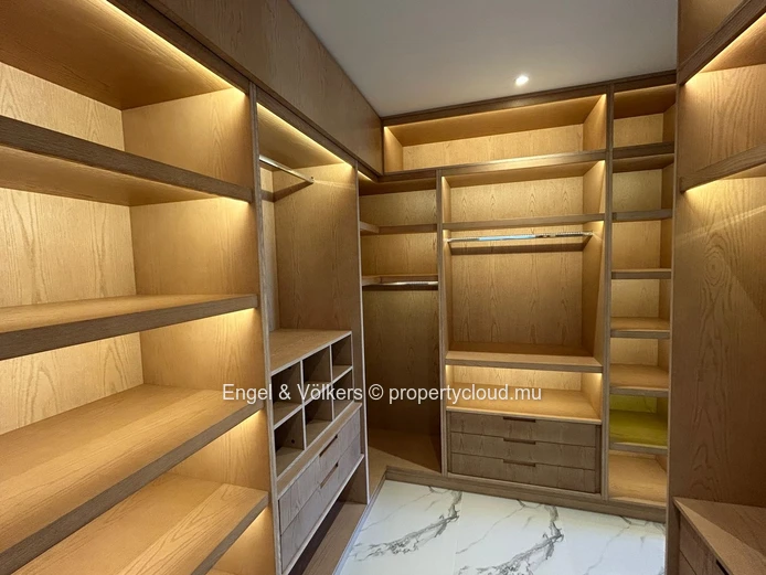 Modern 4-Bedrooms Penthouse for Sale – Pointe aux Canonniers Private Rooftop Pool |