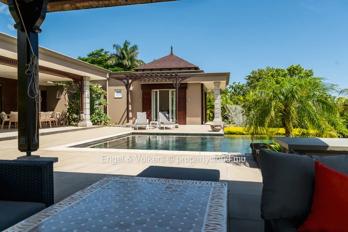 Contemporary Single Storey Villa with Sunset Views