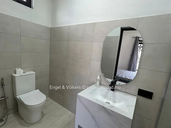 Modern 4-Bedroom House for Rent in Cap Malheureux – Private Pool & Rooftop Terrace