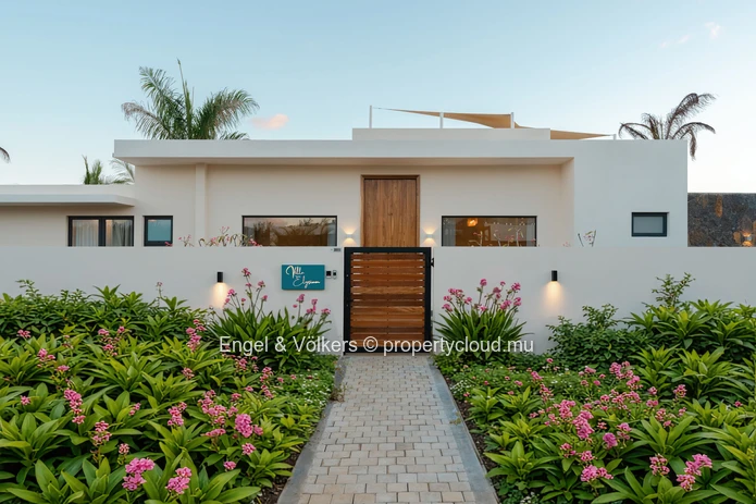 Spacious Golf Estate Villa with 4th Bedroom Expansion Possibility – Anahita, Mauritius