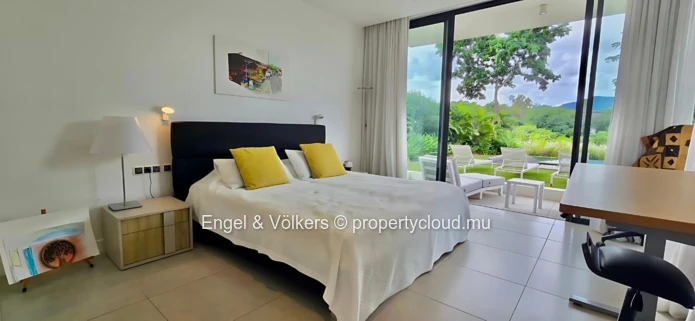 Secluded Island Lifestyle: Spacious Villa with Scenic Mountain Views
