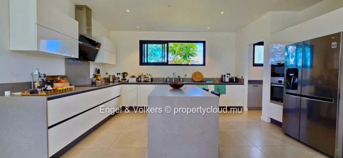 Secluded Island Lifestyle: Spacious Villa with Scenic Mountain Views
