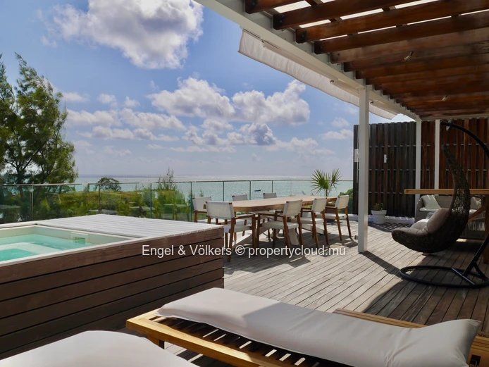 Beachfront Penthouse with Panoramic sea views