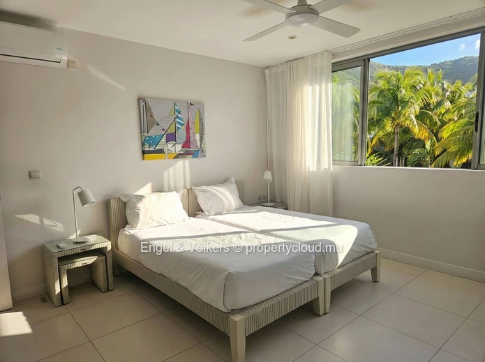Elegant 3-Bedroom Waterfront Apartment with Scenic views