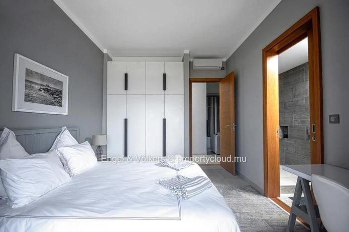 Modern Apartment with Sea View & Rooftop Pool