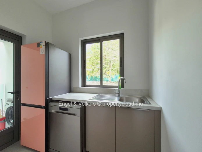 Modern first floor apartment for long term rent
