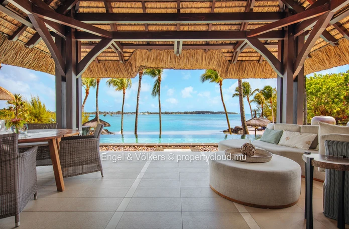 Exclusive Beachfront Villa Connected to a Prestigious 5-Star Resort