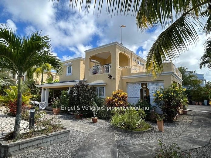 Charming and Spacious 5-Bedroom House for Rent – Large Plot, Private Pool & Peaceful Setting