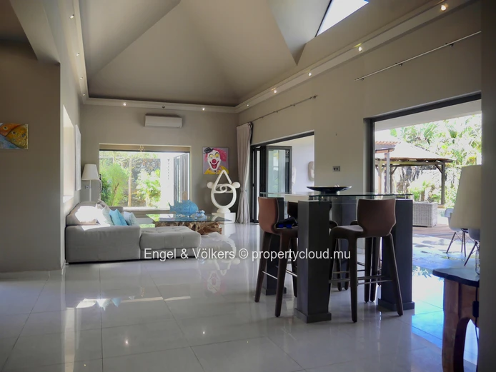5-Bedrooms Modern Tropical & Balinese-Inspired Villa in Prime Grand Baie Location