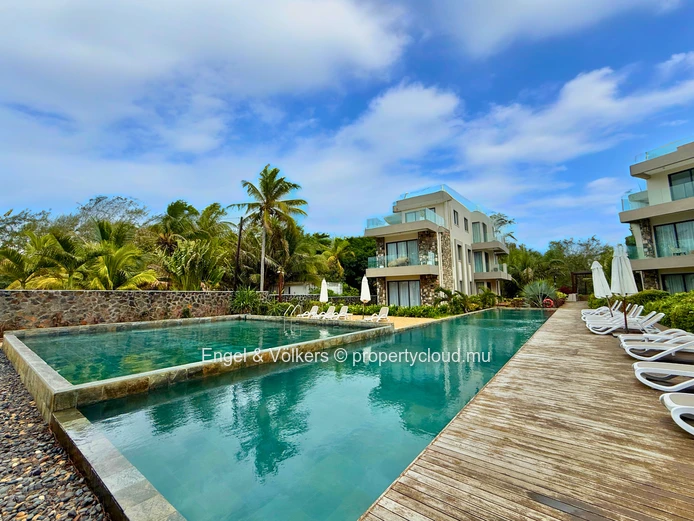 Beautiful Ground Floor Beachfront Apartment