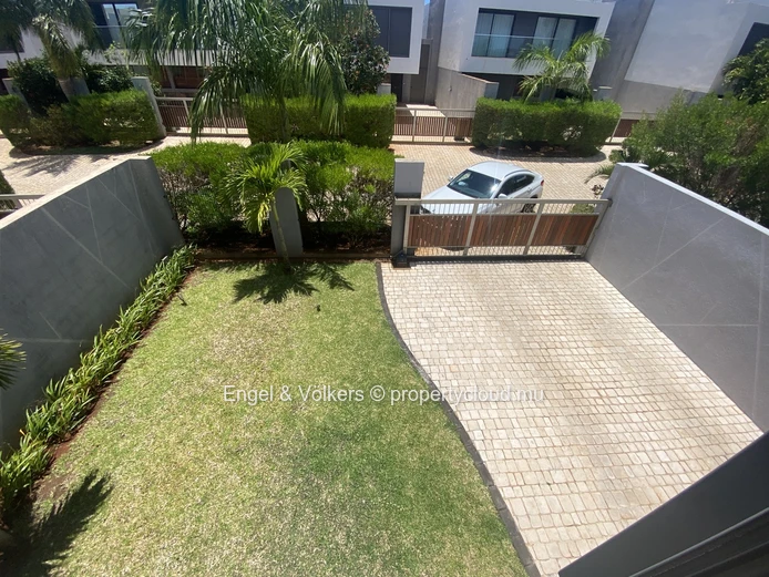 Live in a magnificent park like secure estate