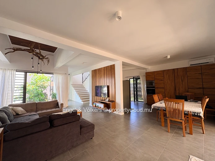 FOR RENT - Architect-designed house in Flic en Flac