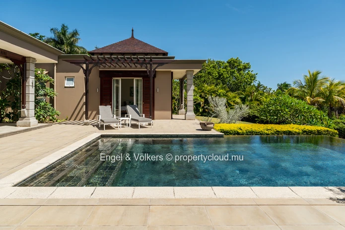 Contemporary Single Storey Villa with Sunset Views