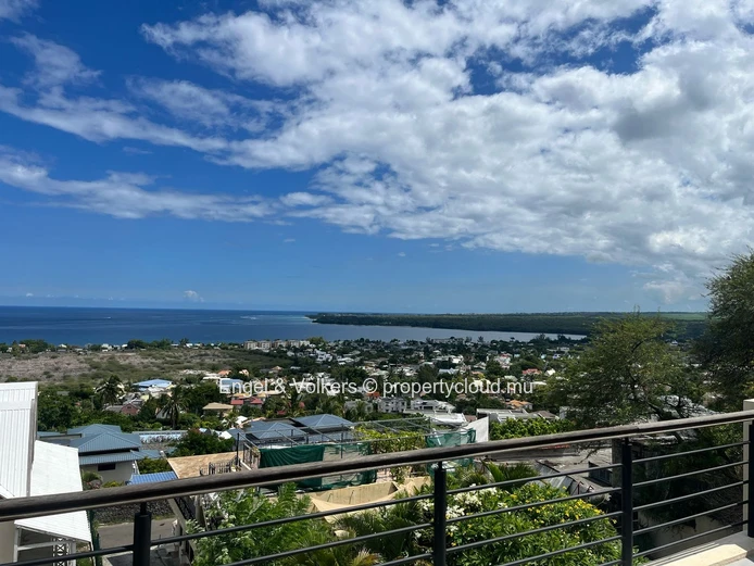For Sale: Stunning 4-Bedroom Apartment with Magnificent Sea Views
