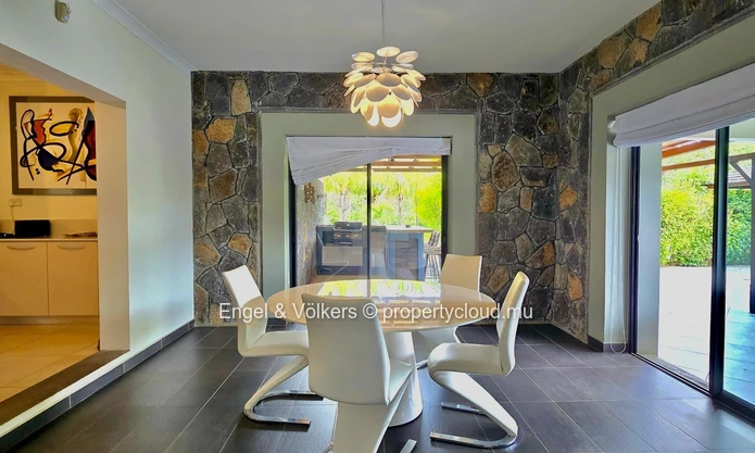 Exceptional 4-Bedroom Villa on a large Landscaped Garden