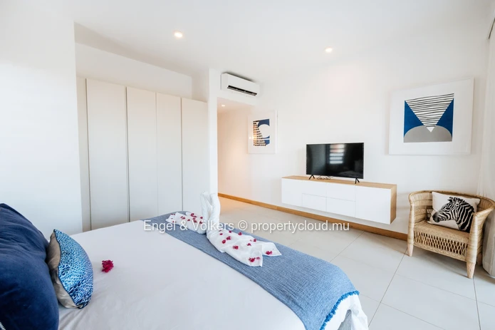 Luxury ground floor apartment Near the Beach