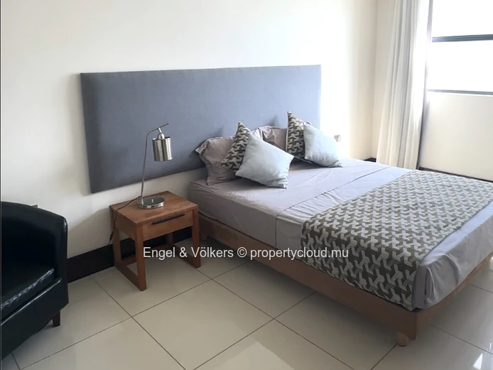 Stylish Top-Floor 3-Bedroom Apartment in La Croisette with Rooftop Pool Access