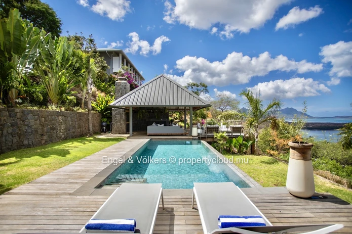 Spectacular Villa with Panoramic Sea and Mountain Views