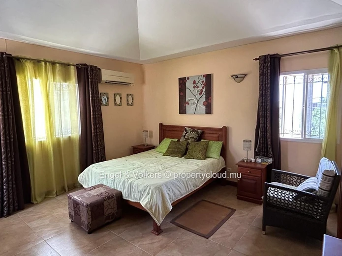 Charming and Spacious 5-Bedroom House for Rent – Large Plot, Private Pool & Peaceful Setting