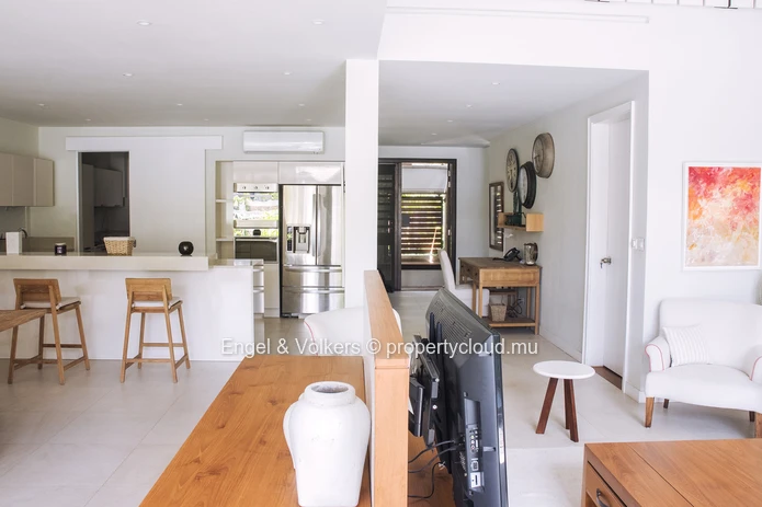 3-Bedroom Marina-Front Duplex with Splash Pool & Mountain views