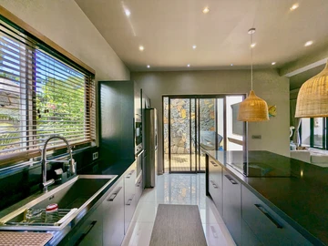 5 Bedroom Villa