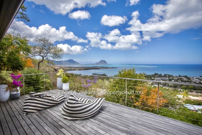 Spectacular Villa with Panoramic Sea and Mountain Views