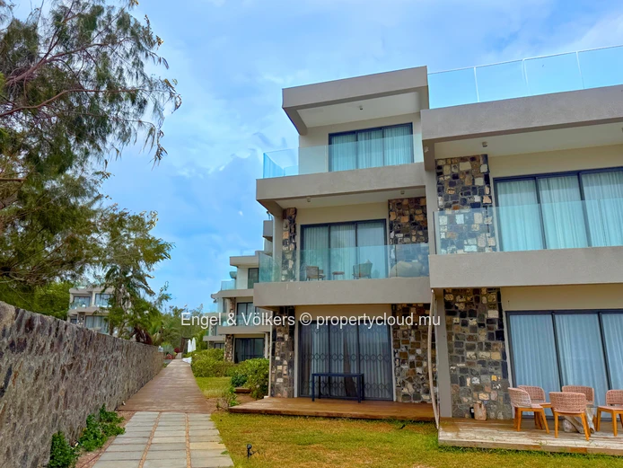 Beautiful Ground Floor Beachfront Apartment