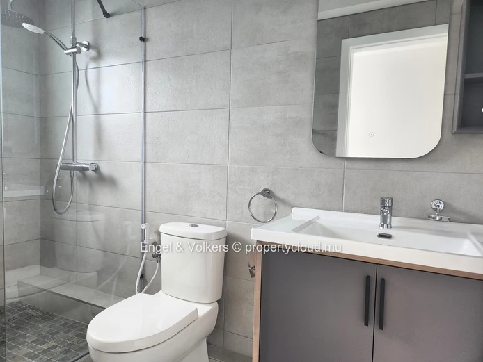 Spacious 3 bedroom apartment with communal pool