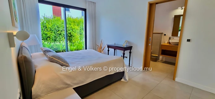 Secluded Island Lifestyle: Spacious Villa with Scenic Mountain Views